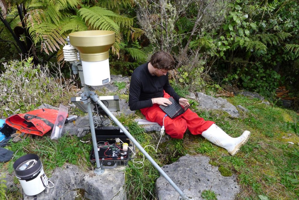 Data collection at the Wapuna Cave meteo station.